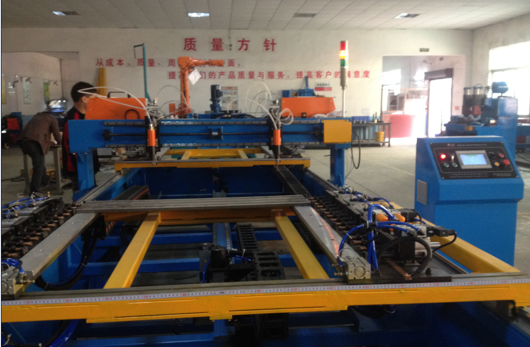 創(chuàng)研CNC全自動(dòng)焊接專機(jī) 創(chuàng)研CNC全自動(dòng)焊接專機(jī)